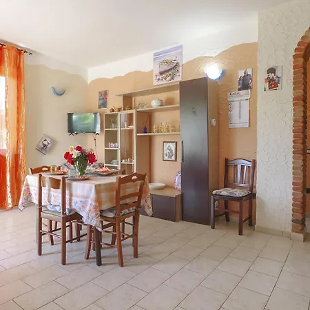 2 Bedroom In Marina Di Holiday home *