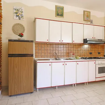 2 Bedroom In Marina Di *